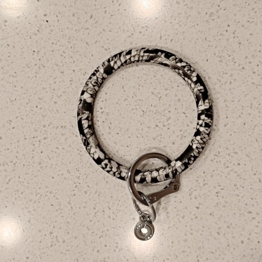 Black and White Key Ring Bracelet